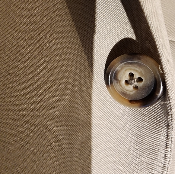 Ermenegildo Zegna tan silk/ wool suit. - Picture 13 of 15